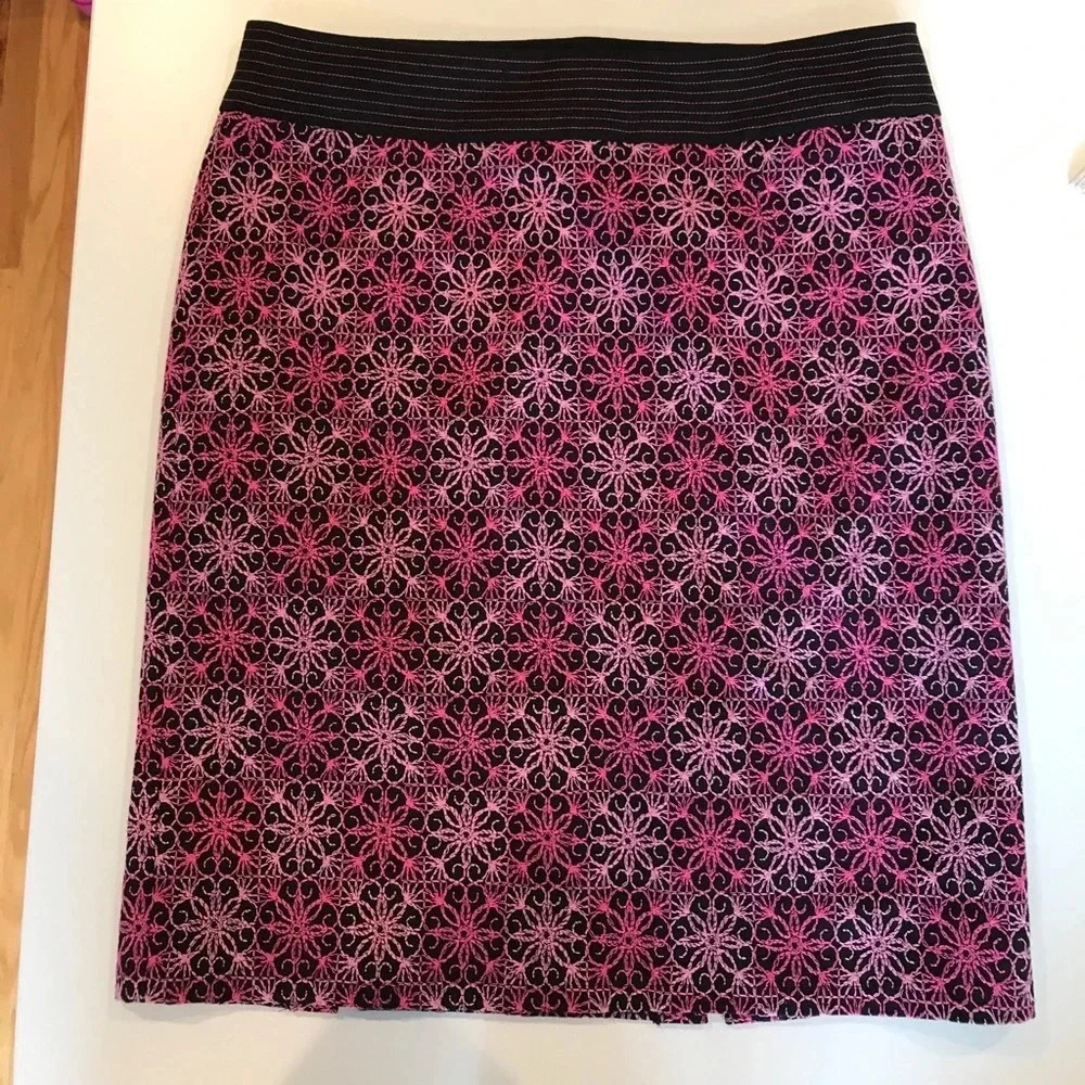 Nanette lepore black and pink skirt size 10